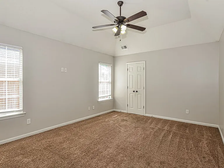 4313 Genevieve Dr — Photo 10