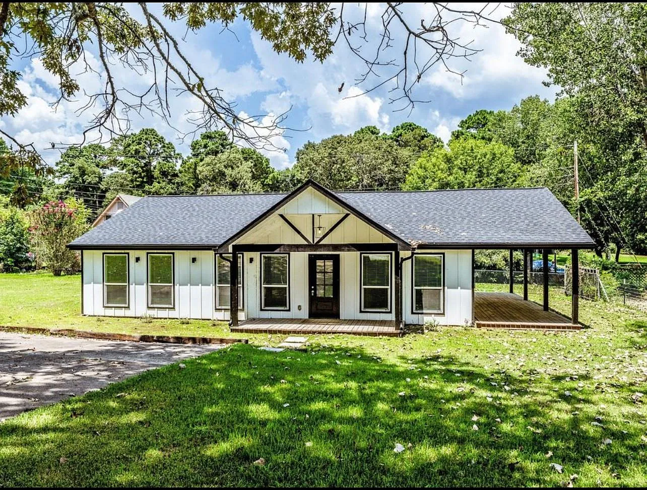 3 bed, 2.0 bath, 1408 sqft, $1,600 — Photo 1