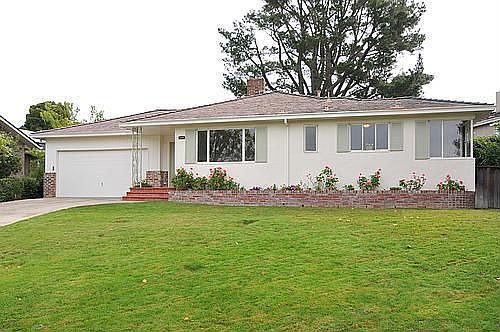 2nd image of 821 Columbia Dr