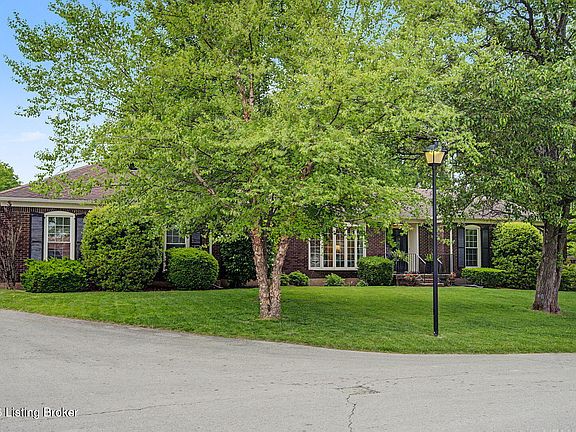 3rd image of 2219 Stonehurst Dr