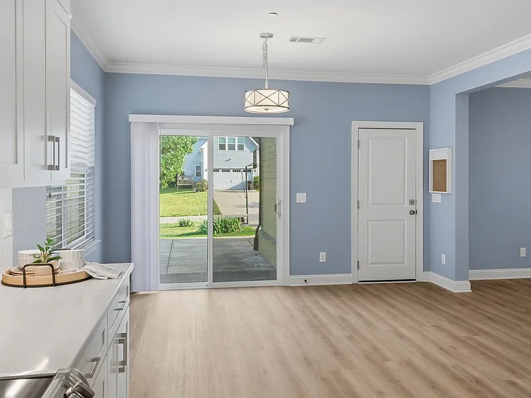 623 Streamside Ln — Photo 20