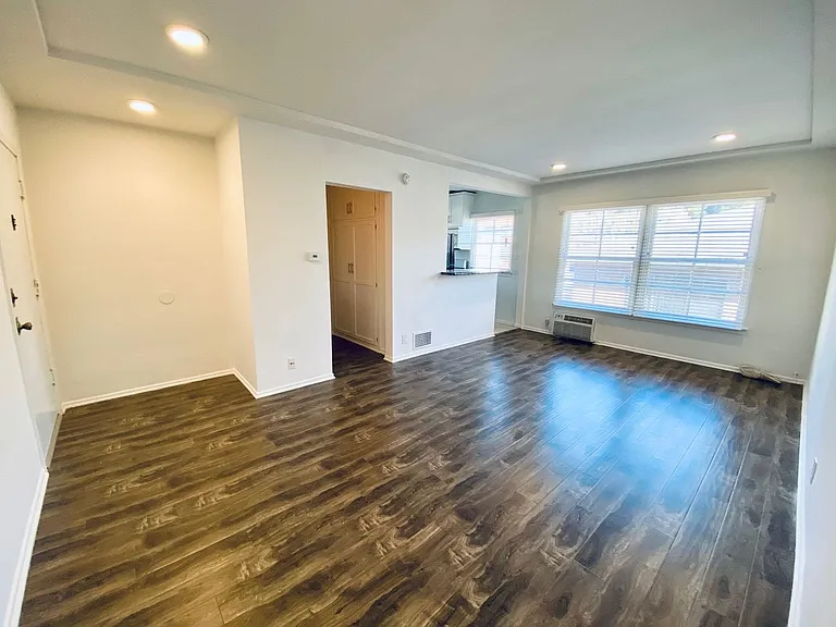1801 N. Garfield Pl — Photo 3