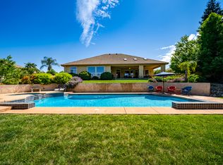 867 Santa Cruz Dr, Redding, CA