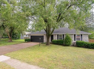 2710 W Roxbury St, Springfield, MO 65807