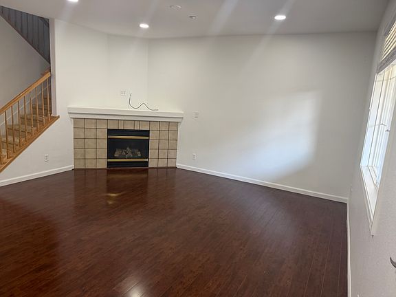 3rd image of 27 Swinford Ct