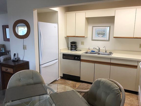 4th image of 221 Airport Ave E APT 521