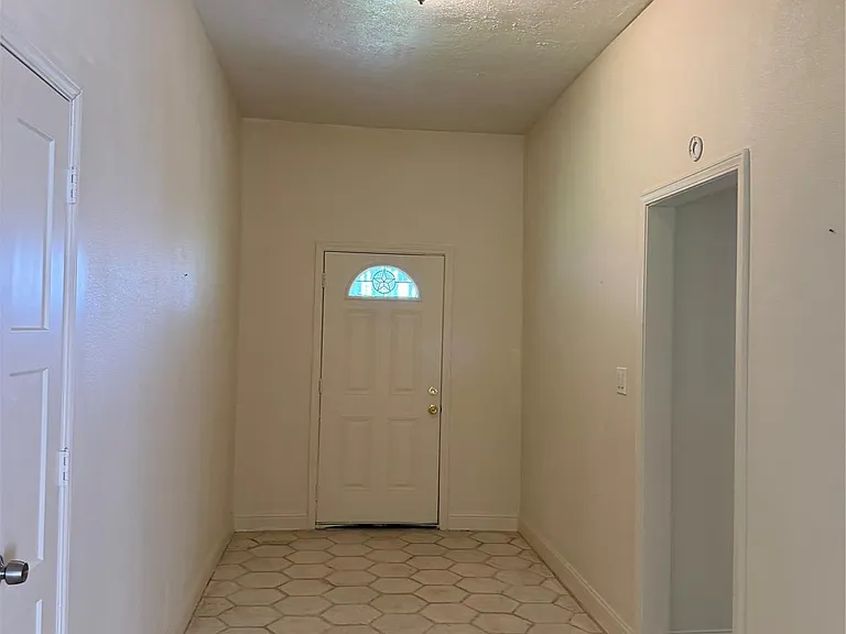 535 Brandon Rd — Photo 3