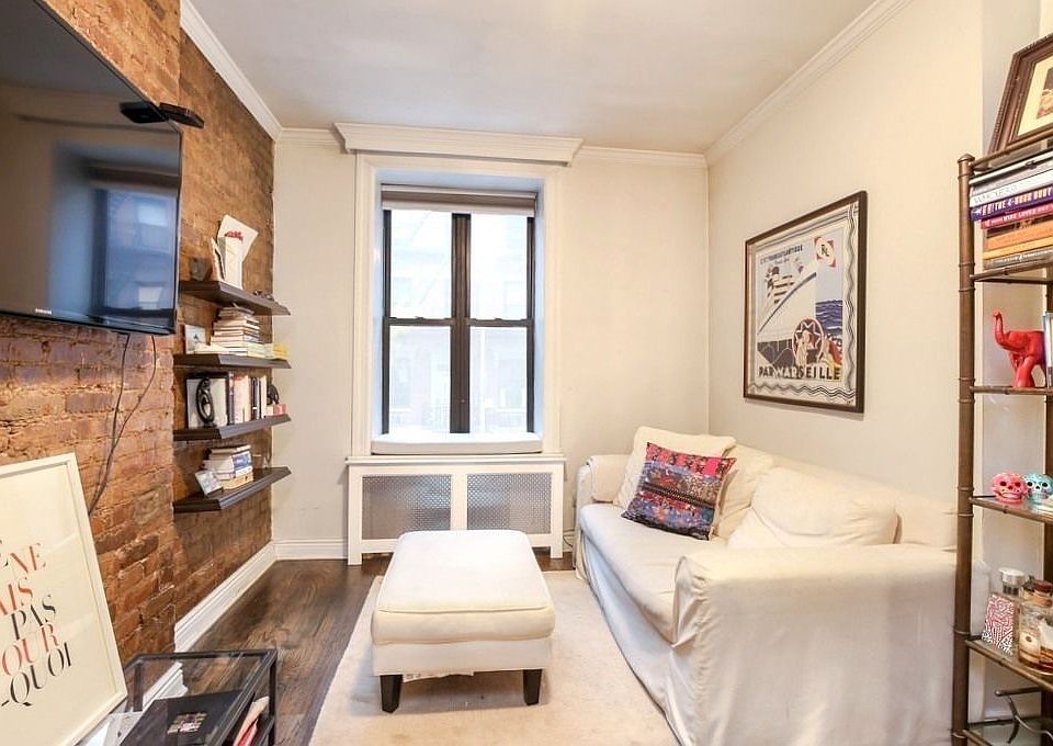 1st image of 256 W 15th St APT 1fw