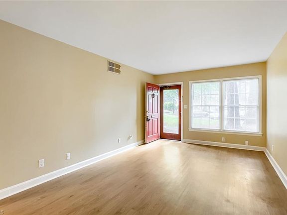 3rd image of 611 E Gunston #B