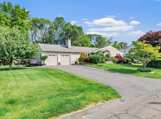 91 Lounsbury Rd, Trumbull, CT 06611