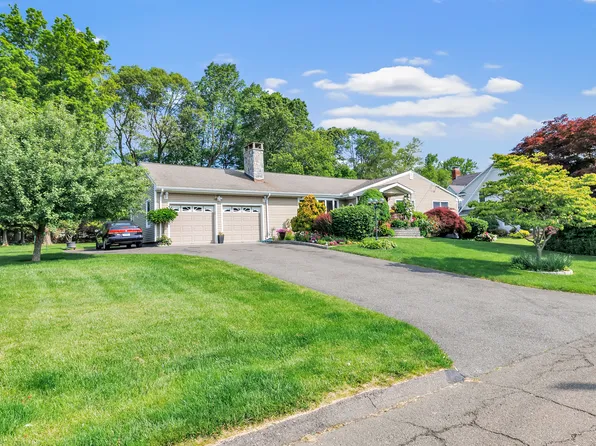 91 Lounsbury Road, Trumbull, CT 06611