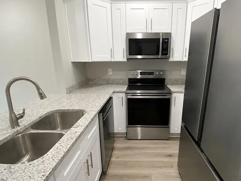 2513B Bratton St — Photo 5