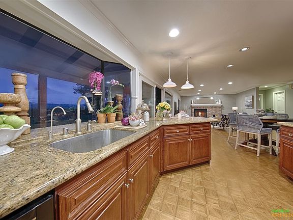 4th image of 17391 Bernardo Center Dr
