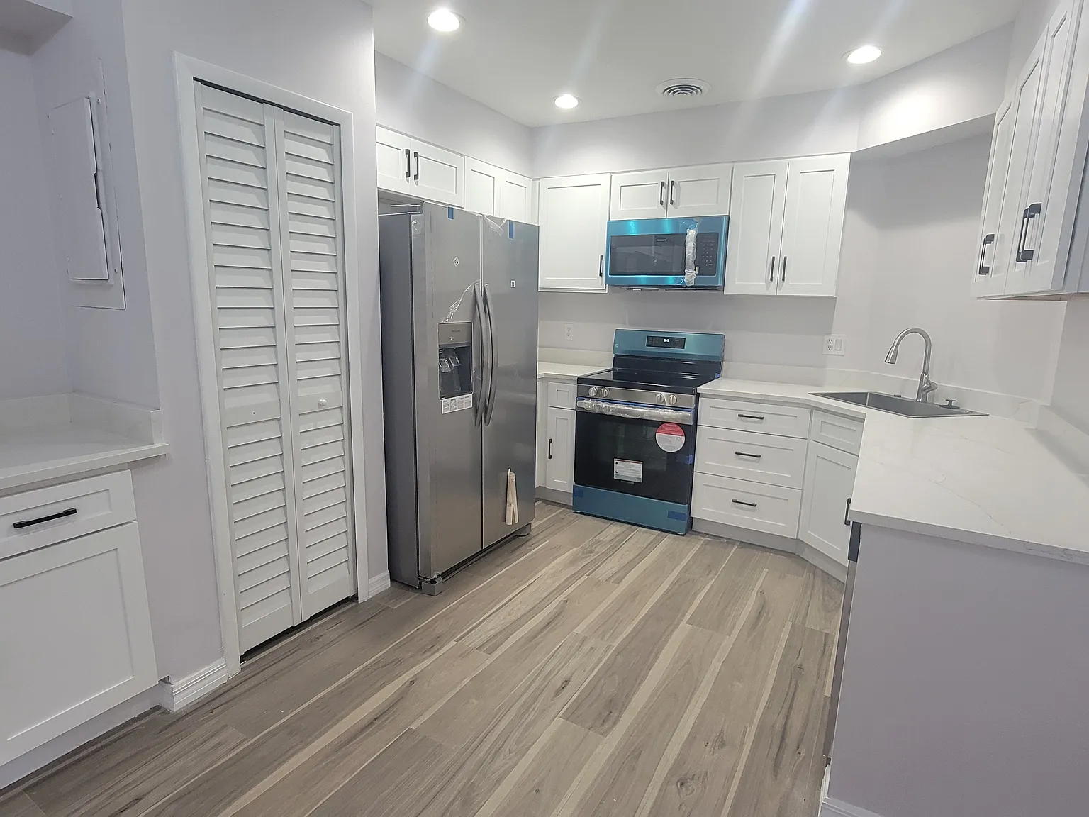 3 bed, 2.5 bath, 1518 sqft, $2,350 — Photo 4