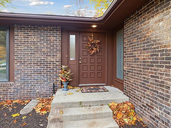 3rd image of 52881 Winterberry Dr
