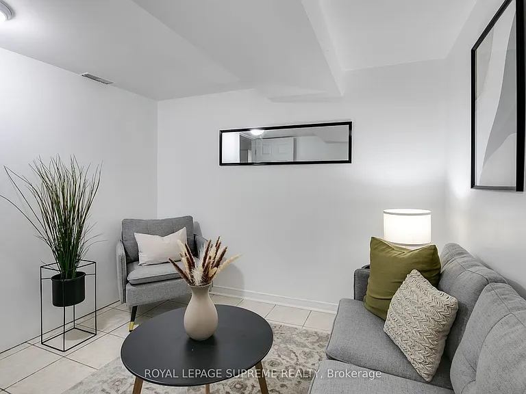 422 Oakwood Ave #BASEMENT — Photo 15
