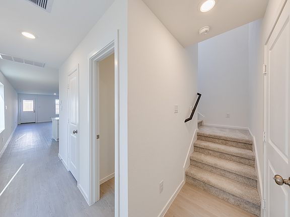5th image of 18410 Dicarlo Dr