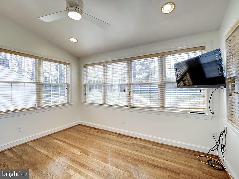5208 Glenwood Rd — Photo 23