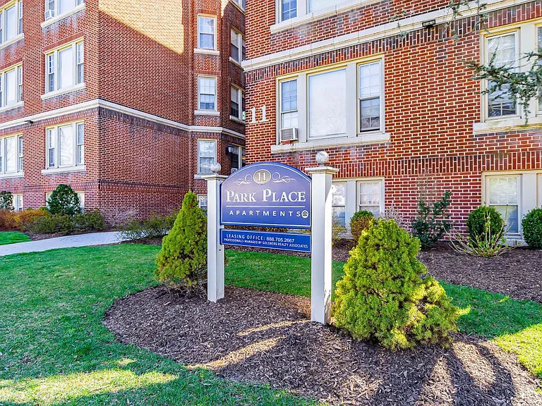11 Park Place Apartments — Photo 14
