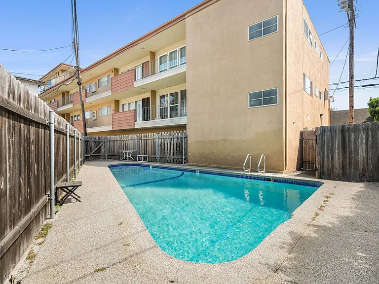 115 Redondo Ave #3 — Photo 24