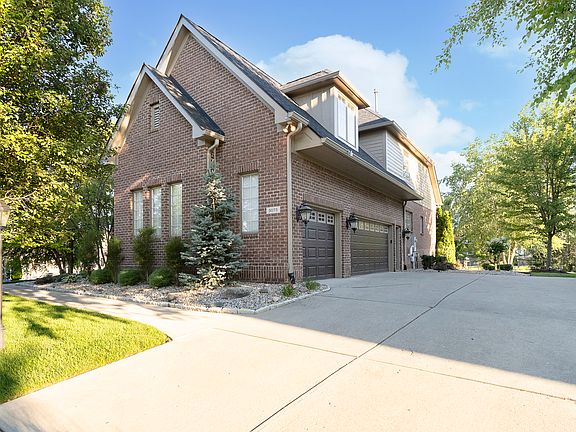 3rd image of 5075 Sweetwater Dr