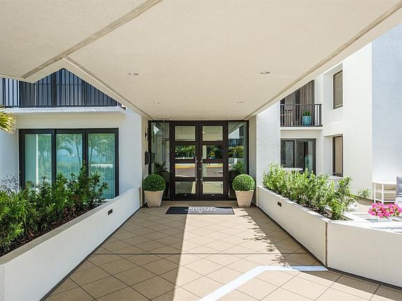 3rd image of 8 BELLEVIEW BOULEVARD #108
