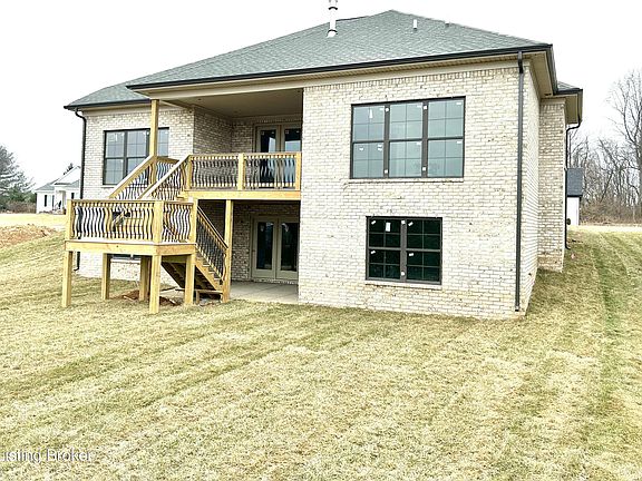 4th image of 39 Thomas Farm Dr