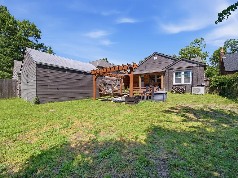 1240 S Birmingham Ave — Photo 32