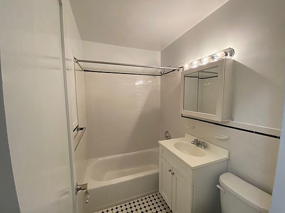 4th image of 27 E 13th St APT 5D