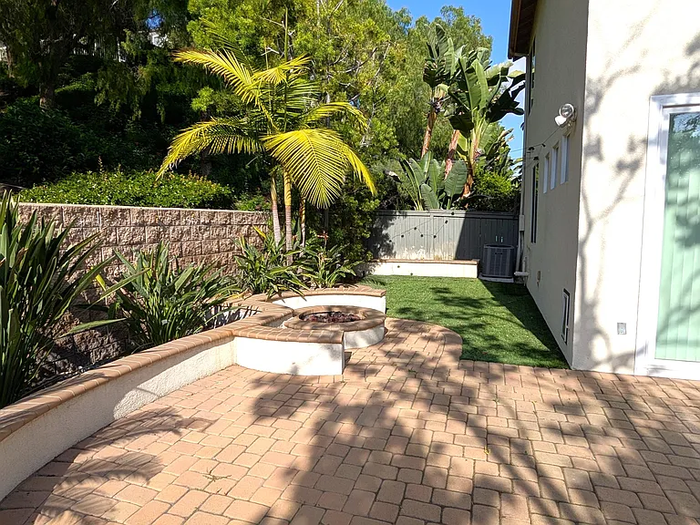 1 Halcyon Ln — Photo 14