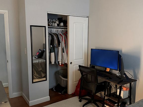 5th image of 2912 Vaughn St #1