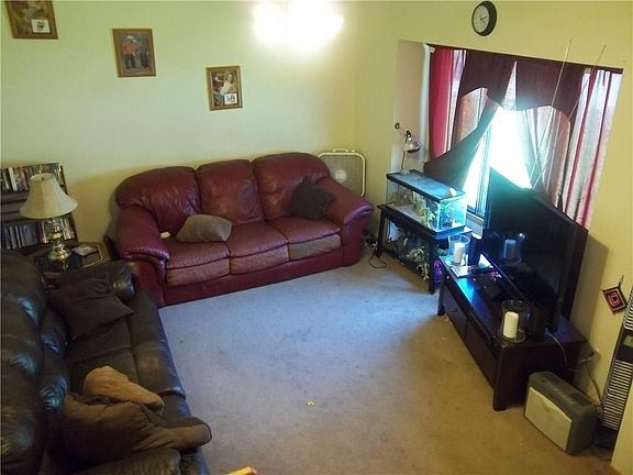 3rd image of 212 1st St