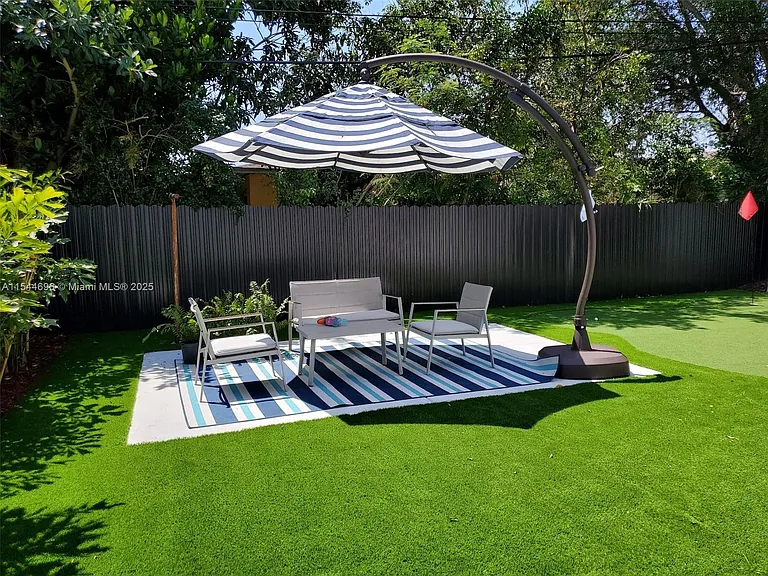 740 SW 9th St #2 — Photo 39
