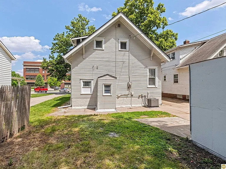 823 N H St — Photo 24