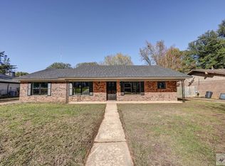 813 Elaine Dr, Wake Village, TX 75501
