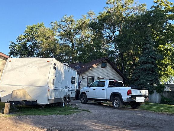 3rd image of 734 SE 25th St
