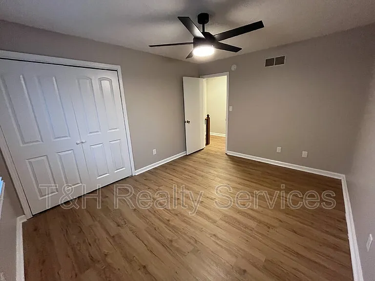 233 Boulder Ct — Photo 14