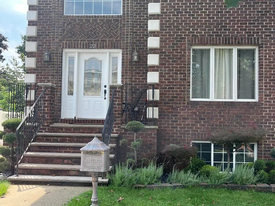 22 Lafayette St