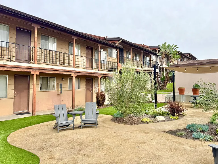 7821 Linda Vista Road — Photo 16