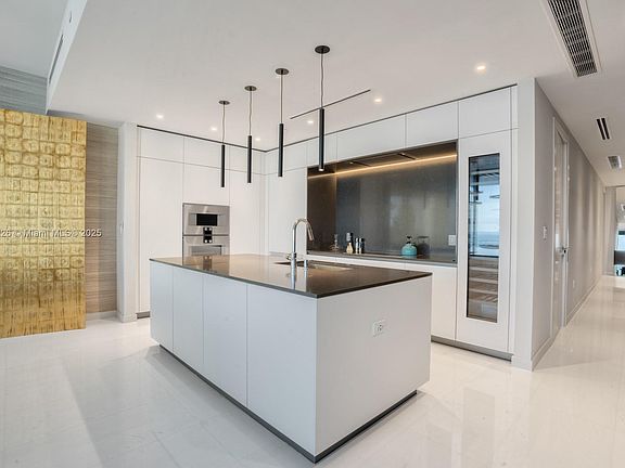 5th image of 300 Biscayne Boulevard Way #3302