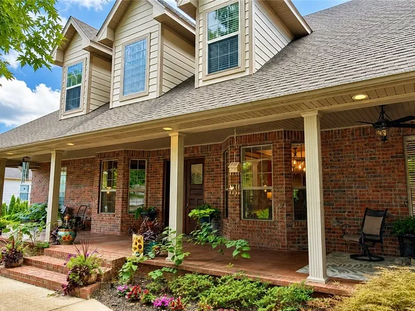 2305 E Whispering Oaks Ln, Fayetteville, AR 72701