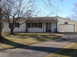 132 Golfview Dr, Brooklyn, MI 49230