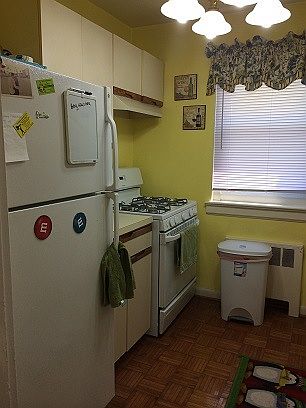 3rd image of 22624 Kingsbury Ave