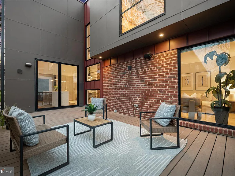 3004 N Underwood St — Photo 16
