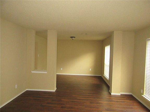 2nd image of 4405 Santa Fe Ln