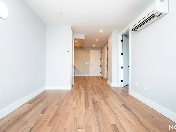 31-61 Vernon Boulevard image 10 of 75