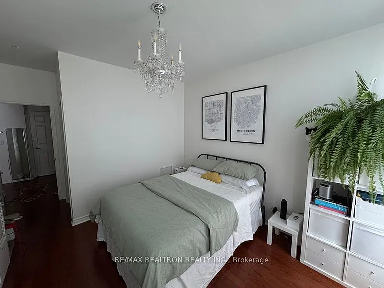 980 Yonge St #714 — Photo 16
