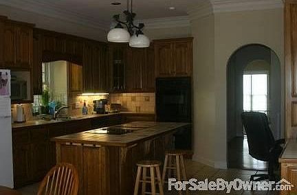 3rd image of 3913 Carisbrooke Ln