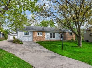 985 Aspen St, Hoffman Estates, IL 60169