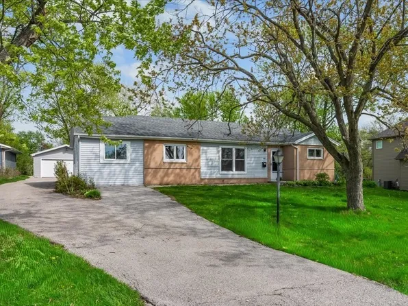 985 Aspen St, Hoffman Estates, IL 60169